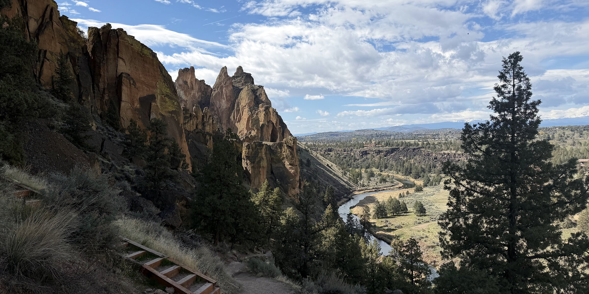 Cascade mountain views over Bend, Oregon